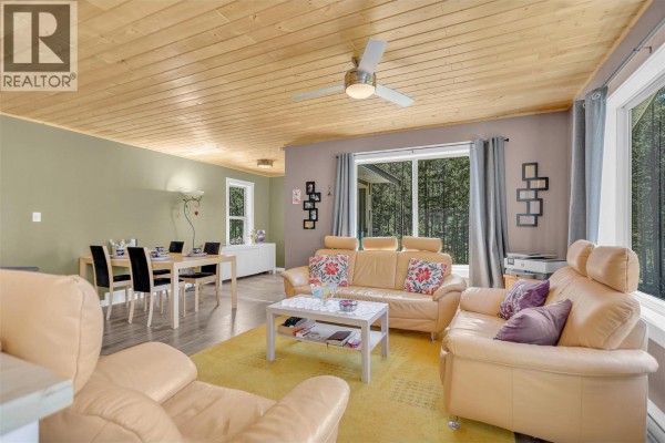 Living room - 3445 Blythe-rhone Road, Westbridge, BC V0H1Y0 Photo 4