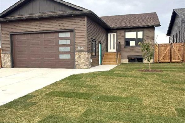 3446 Victory Way, Olds, AB, photo 3