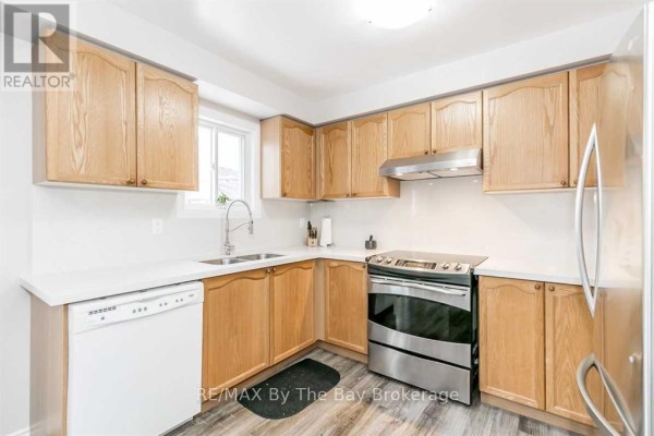 345 Ferndale Drive S, Barrie, ON L4N9Y6 Photo 4