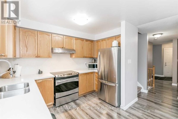 345 Ferndale Drive S, Barrie, ON L4N9Y6 Photo 5