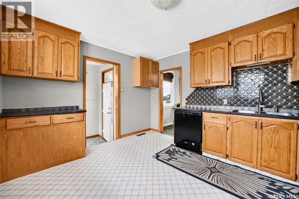 345 Mcintyre Street, Regina, SK, photo 2