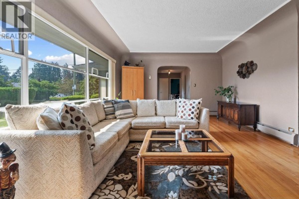 3455 Highland Boulevard, North Vancouver, BC V7R2Y3 Photo 2