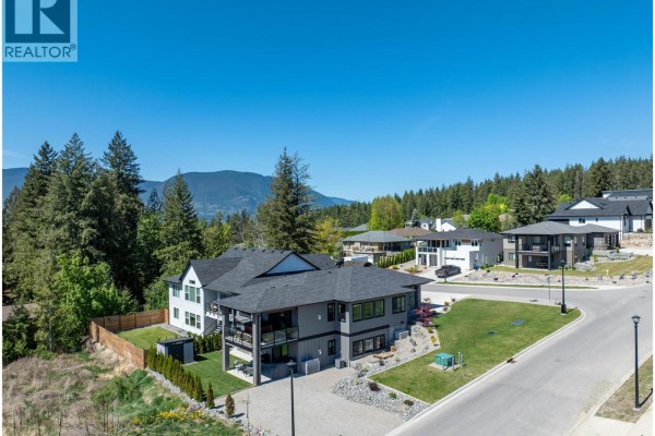 Kitchen - 3456 18 Avenue Ne, Salmon Arm, BC V1E1M9 Photo 4