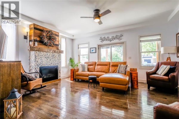 5pc Ensuite bath - 345b Robson Road, Leamington, ON N8H5G6 Photo 3