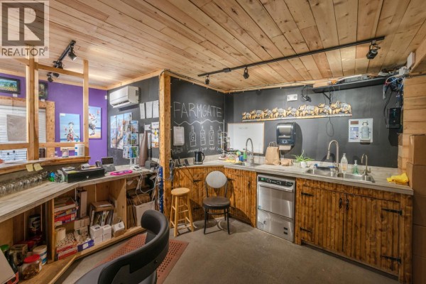 Kitchen - 346 Hwy 97, Kaleden, BC V0H1K0 Photo 3