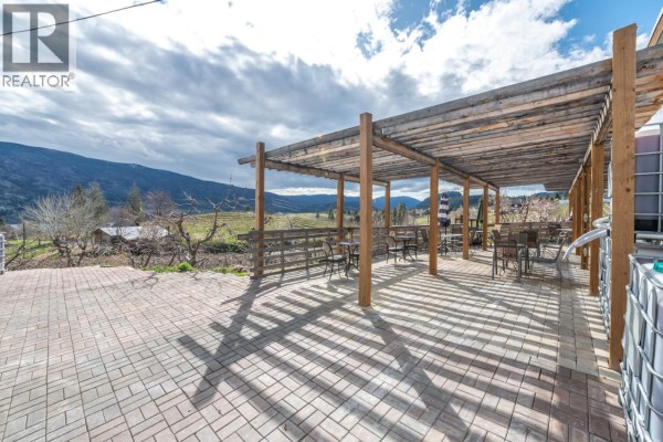 Living room - 346 Hwy 97, Kaleden, BC V0H1K0 Photo 4