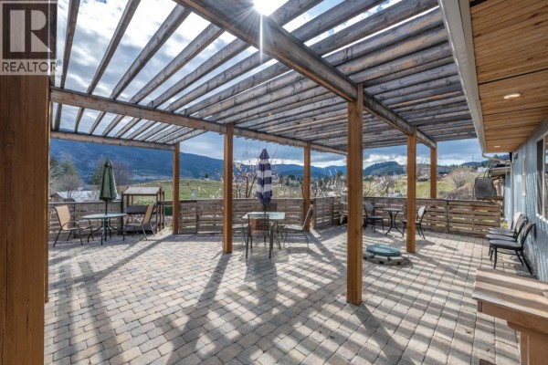 5pc Ensuite bath - 346 Hwy 97, Kaleden, BC V0H1K0 Photo 5