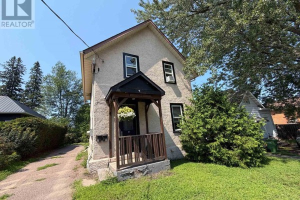346 Trafalgar Road, Pembroke, ON K8A5A9 Photo 2