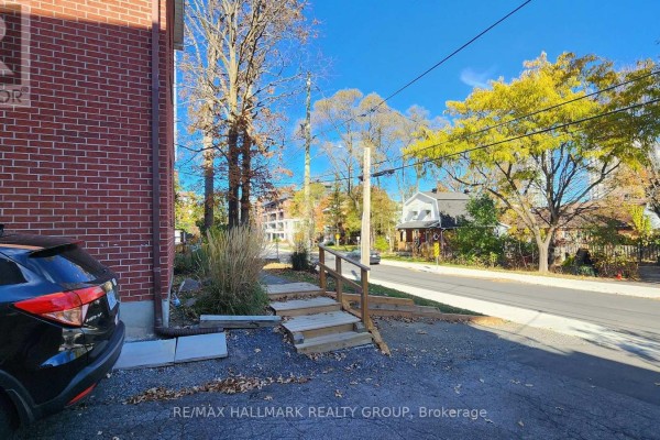 346 Winona Avenue, Ottawa, ON K1Z5H4 Photo 2