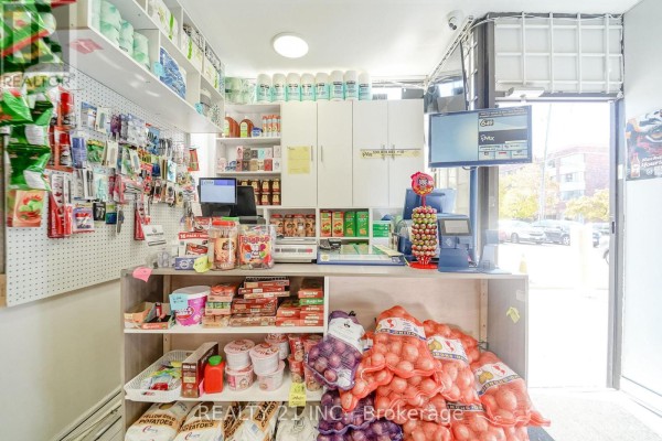 3468 Danforth Avenue, Toronto, ON M1L1E1 Photo 5