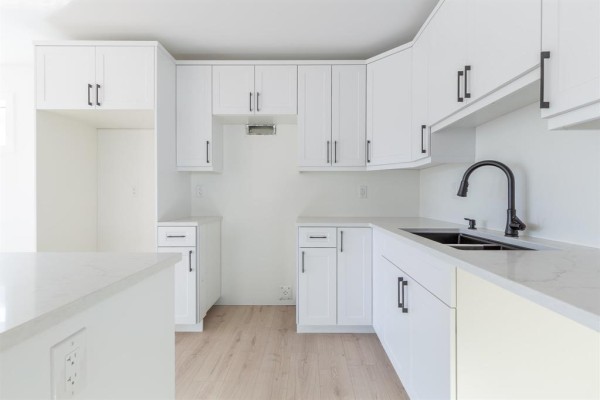 Foyer - 347 Lavack Street, Ste Anne, MB R5H0C5 Photo 4