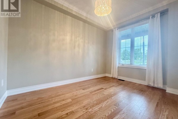 347 Luck Court, Newmarket, ON, photo 3