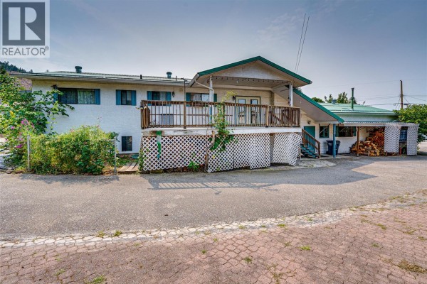 Laundry room - 3472 Lockhart Crescent, Spallumcheen, BC V4Y0S9 Photo 3