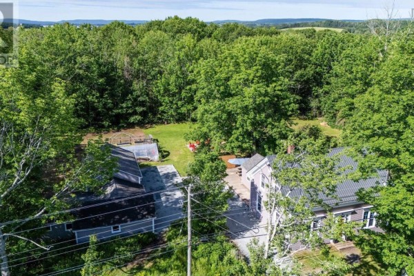 Sunroom - 3473 Highway 215 Highway, Centre Burlington, NS B0N2A0 Photo 2