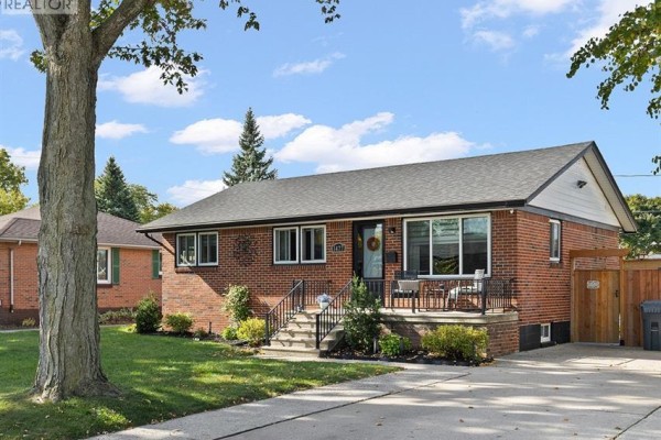 Residential for sale at 3477 Maisonneuve Avenue, Windsor, ON - MLS® mUqPpS