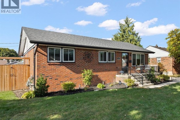 3477 Maisonneuve Avenue, Windsor, ON, photo 2