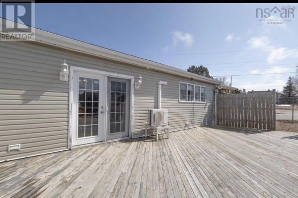 5pc Bathroom - 3479 Plummer Avenue, New Waterford, NS B1H1Z9 Photo 5