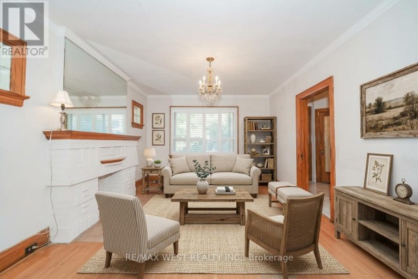 Dining room - 348 Glenholme Avenue, Toronto, ON M6E3E5 Photo 2