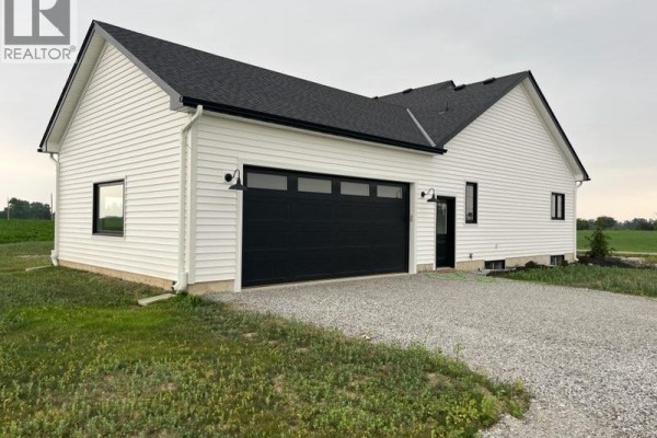 5pc Bathroom - 348 Hart Road, Dunnville, ON N1A2W1 Photo 3
