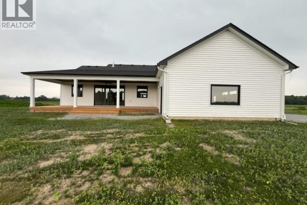 5pc Ensuite bath - 348 Hart Road, Dunnville, ON N1A2W1 Photo 4
