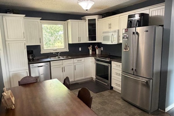 4pc Bathroom - 348 Myrtle Avenue, Yorkton, SK S3N1T6 Photo 4