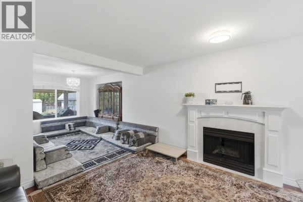 Living room - 348 Phipps Crescent, Kelowna, BC V1X7N8 Photo 4