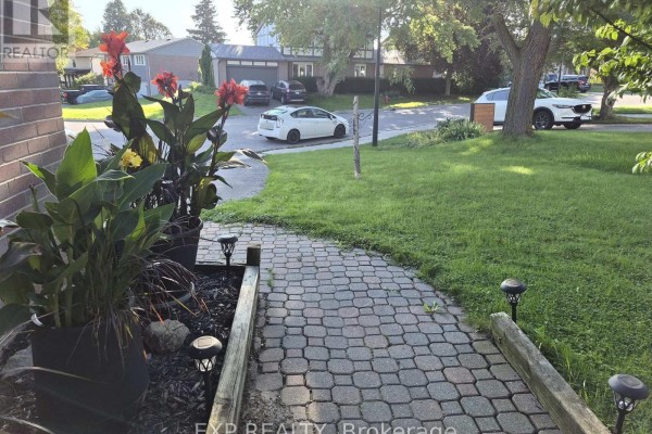 348 Terry Drive, Newmarket, ON L3Y5E7 Photo 4