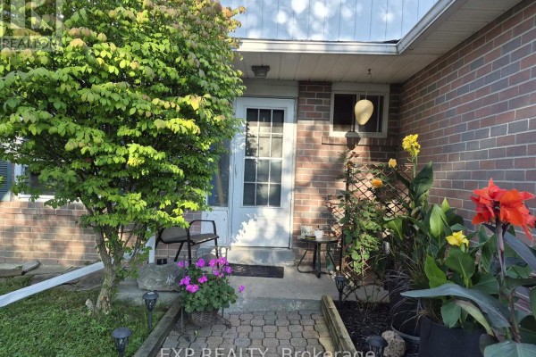 348 Terry Drive, Newmarket, ON L3Y5E7 Photo 5