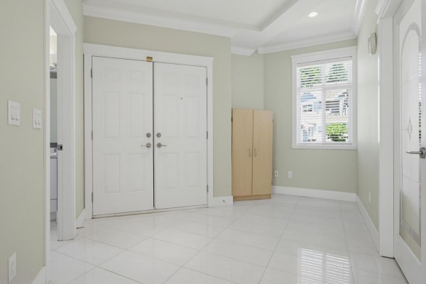34822 Mcmillan Place, Abbotsford, BC V3G0E7 Photo 3