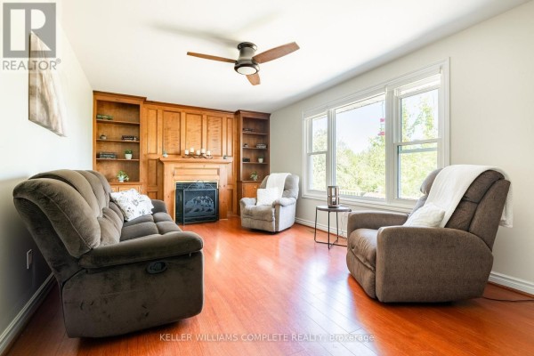 Living room - 3486 East Main Street, Fort Erie, ON L0S1S0 Photo 5