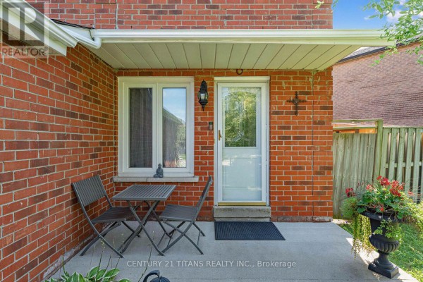 Living room - 3489 Beau Rivage Crescent, Mississauga, ON L5L5H7 Photo 3