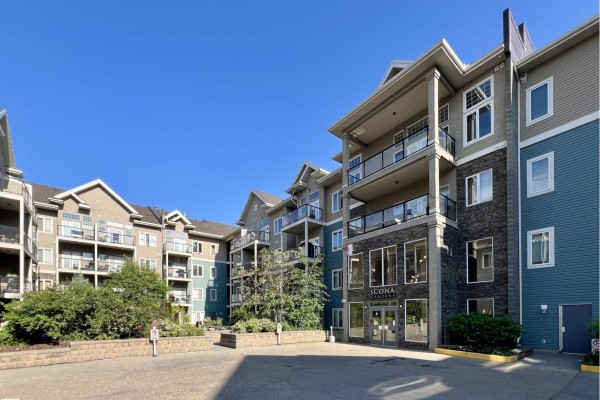 #349 10121 80 Av Nw, Edmonton, AB T6E0B9 Photo 2