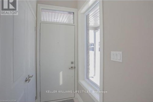 Mud room - 349 Edgevalley Road, London East, ON N5V0C3 Photo 4