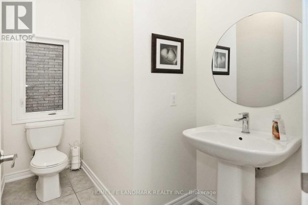 Bedroom 2 - 349 Hartwell Way, Aurora, ON L4G0W5 Photo 4