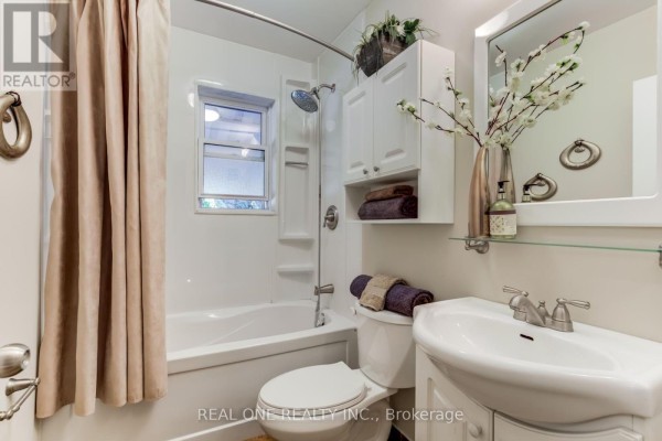 Bedroom 2 - 349 Horsham Avenue, Toronto, ON M2R1G8 Photo 5