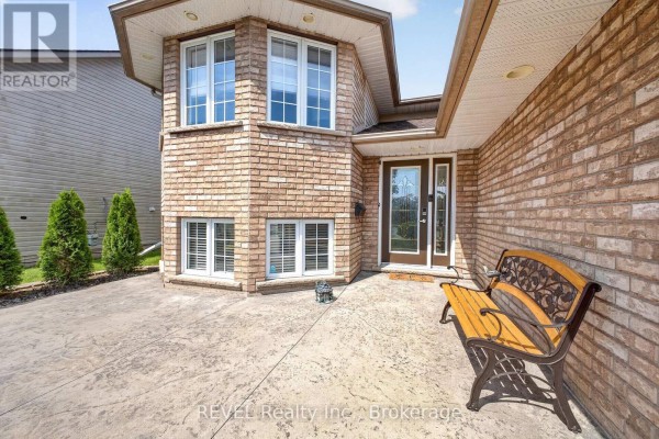 Living room - 349 Scott Avenue, Fort Erie, ON L2A5E5 Photo 4