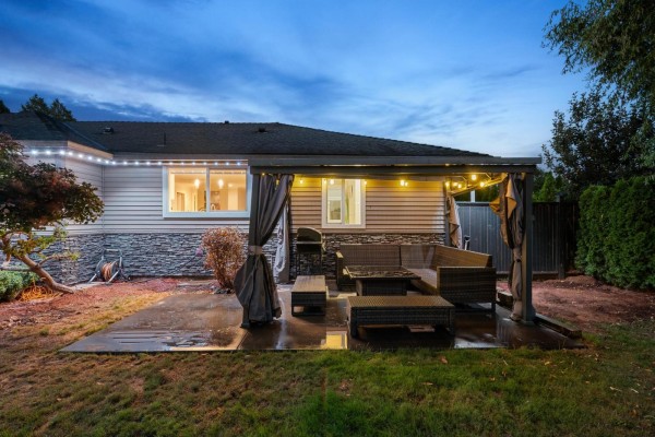 3496 196 Street, Langley, BC V3A4T7 Photo 4