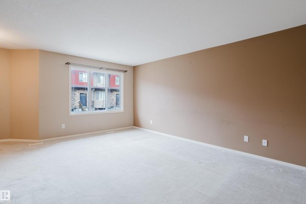 #35 12930 140 Av Nw, Edmonton, AB T6V0C4 Photo 4