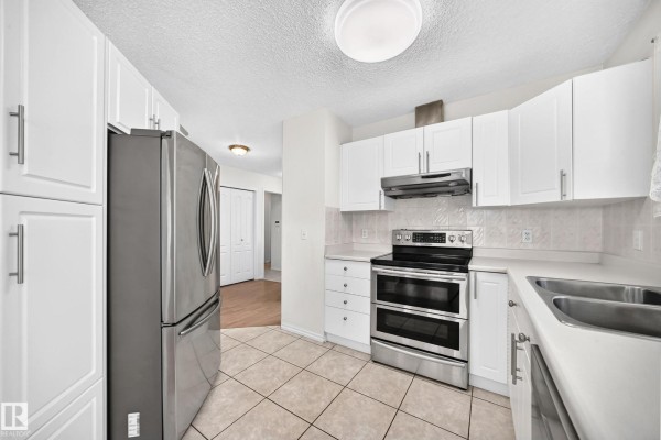 Family room - #35 14428 Miller Bv Nw, Edmonton, AB T5Y2Y6 Photo 4