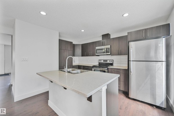 Kitchen - #35 2922 Maple Wy Nw, Edmonton, AB T6T1A5 Photo 3