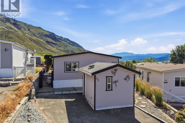 Kitchen - 35-3099 Shuswap Road, Kamloops, BC V2H1T7 Photo 5