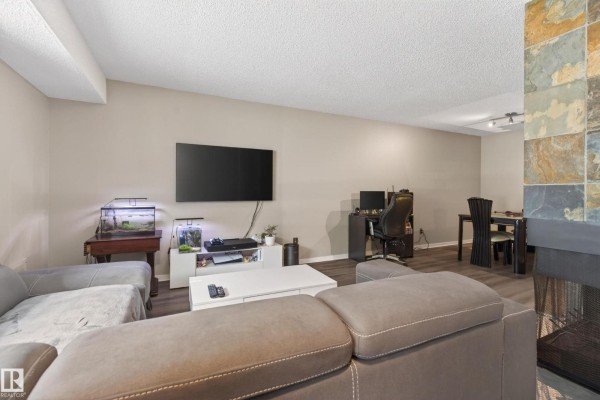 Kitchen - #35 3111 142 Av Nw, Edmonton, AB T5Y2H6 Photo 3