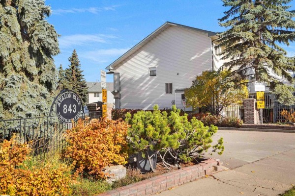 Kitchen - #35 843 Youville Dr W Nw, Edmonton, AB T6L6X8 Photo 2