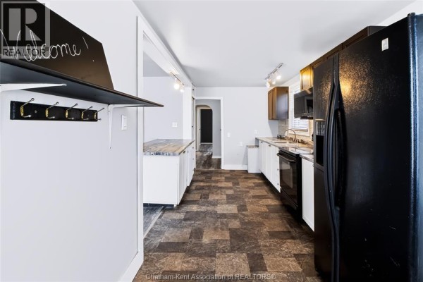 Laundry room - 35 Alexandra Avenue, Chatham, ON N7M1X9 Photo 3