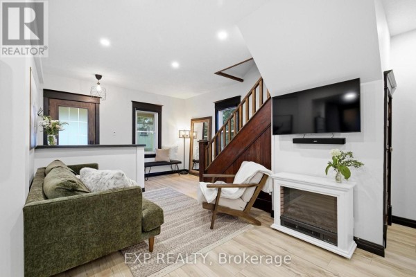 35 Arthur Street N, Woolwich, ON, photo 3
