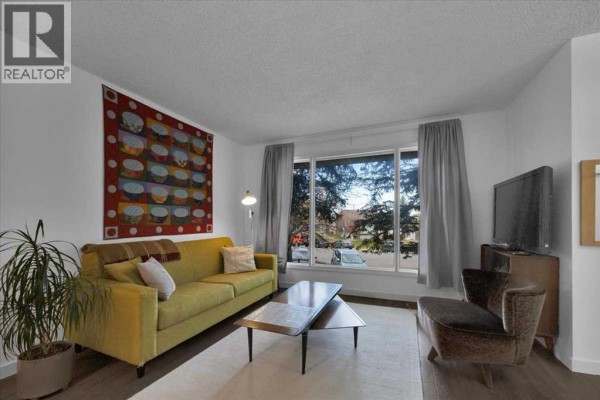 2pc Bathroom - 35 Berkley Court Nw, Calgary, AB T3K1B7 Photo 5