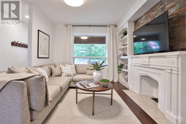 Primary Bedroom - 35 Boon Avenue, Toronto, ON M6E3Z2 Photo 5