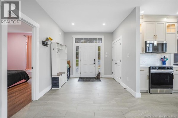 Foyer - 35 Braun Street, Grafton, NB E7N2Z9 Photo 5