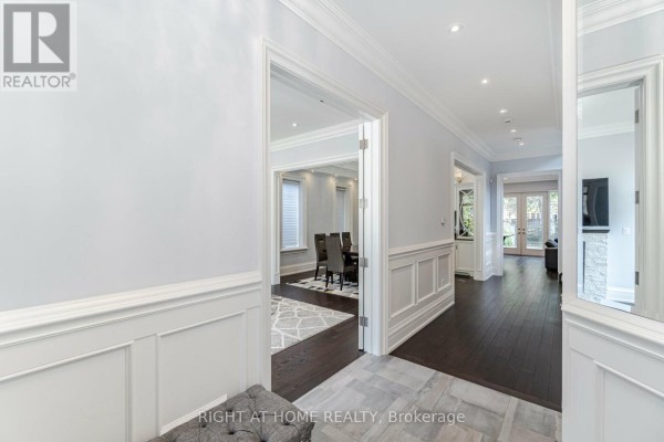 Dining room - 35 Burnelm Drive, Toronto, ON M9B4N2 Photo 3