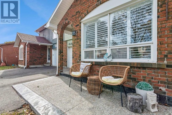Laundry room - 35 Camberley Crescent, Brampton, ON L6V3L4 Photo 3
